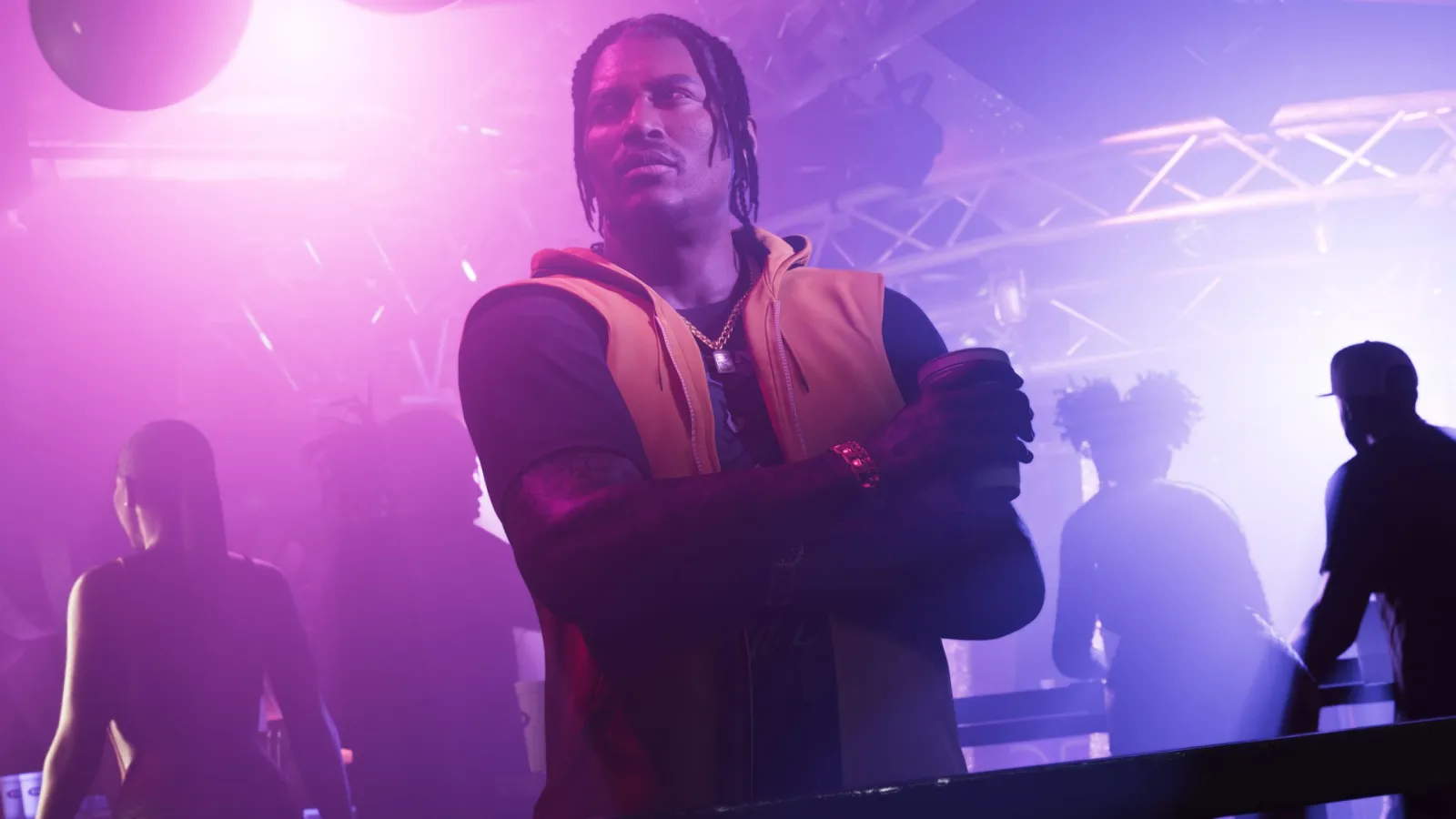 DreQuan Priest, ein GTA-6-Charakter, von violettem Bühnenlicht als Performer beleuchtet