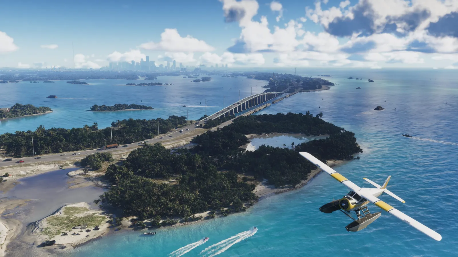 Rozległe ujęcie z lotu ptaka na Leonida Keys w GTA 6, długi most na grobli łączący wyspy, z Vice City na horyzoncie