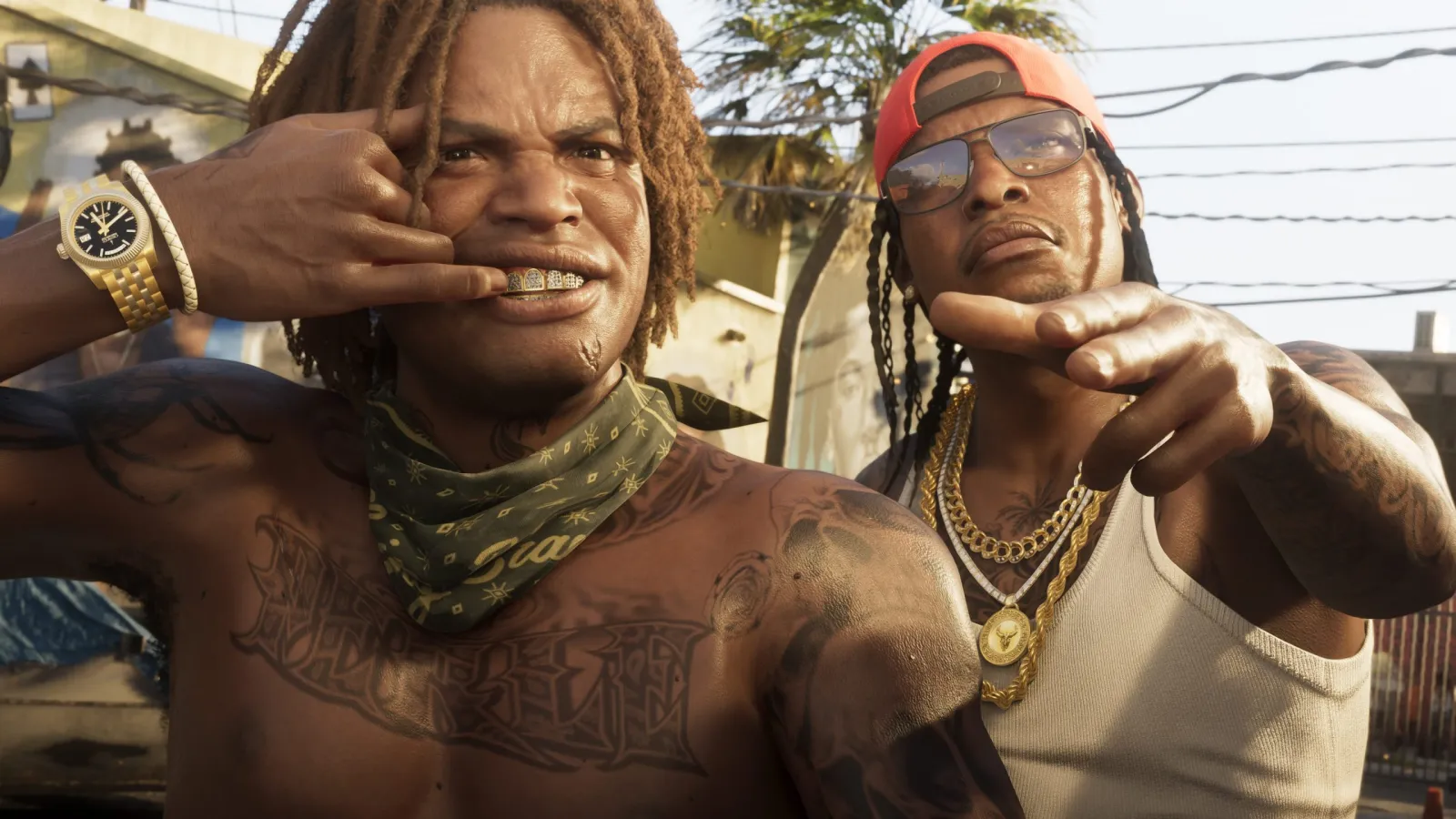 Dos personajes de Vice City luciendo joyas de oro y grills en una calle soleada en GTA 6